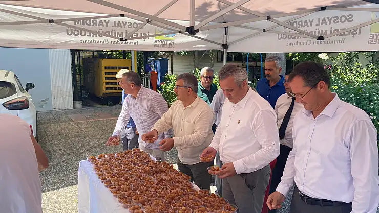 Merhum Ferdi Zeyrek Hayrına Lokma Dağıtıldı