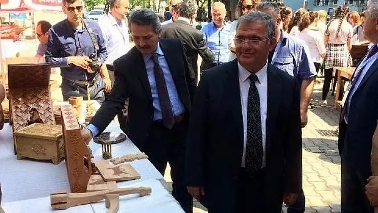 Meslek Lisesinde Tubitak Bilim Fuarı Açıldı