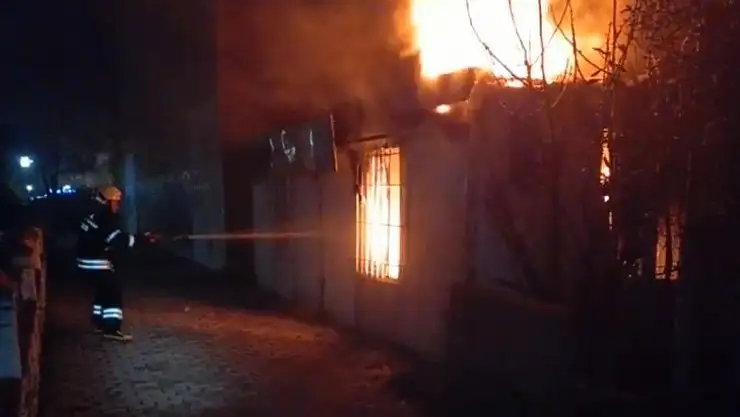 Milas Gençlikspor Kulübü'nde çıkan yangında maddi hasar meydana geldi