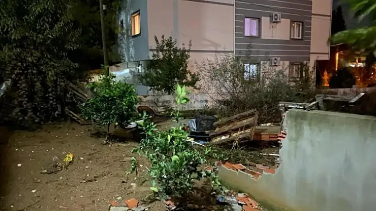 Milas'ı sağanak vurdu, yollar göle döndü, evlere su bastı