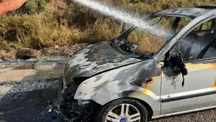 Milas'ta seyir halindeki araç alev aldı