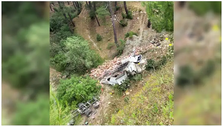 Milas'ta tır uçuruma yuvarlandı: 1 ölü