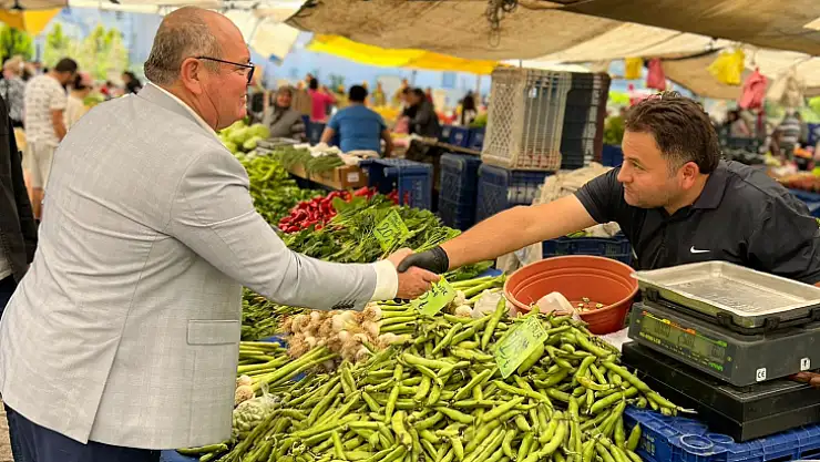 Milletvekili Adayı Mehmet Demir,semt pazarlarını ziyaret etti.