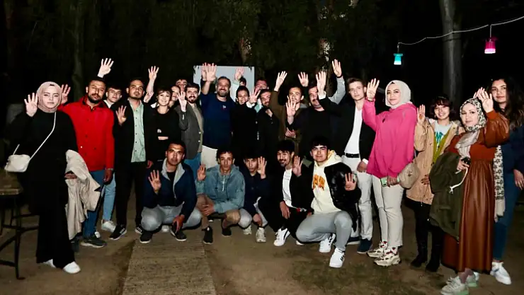 Milletvekili Adayı Tan, Yaklaşık 200 Gençle Müzik Dinledi, Film İzledi