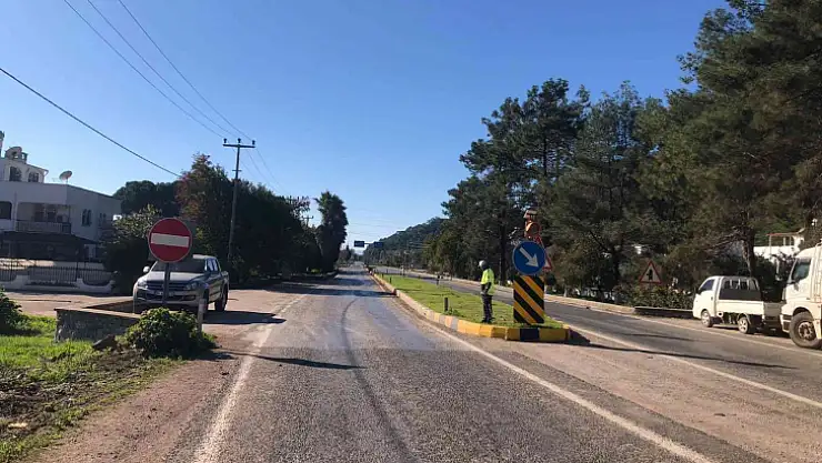 MİNİBÜS YOLDAN ÇIKARAK İŞ YERİ DUVARINA ÇARPTI: 6 YARALI