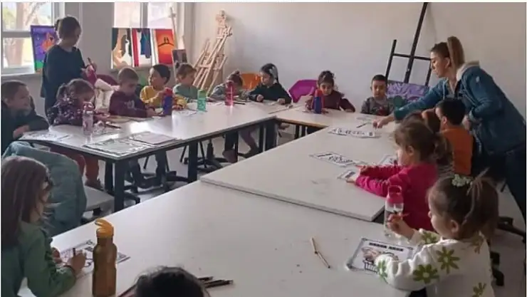 Minik öğrenciler ebru çalışmasına katıldı