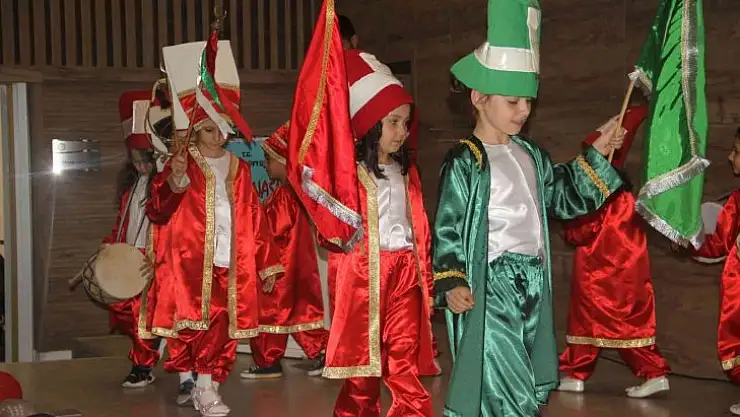 Miniklerden renkli yılsonu etkinliği