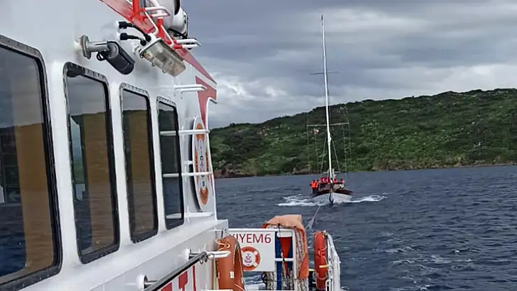 MOTOR ARIZASI NEDENİYLE SÜRÜKLENEN TEKNE KURTARILDI