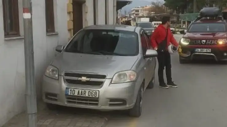 Motosiklet ile otomobil çarpıştı, bir çocuk yaralandı