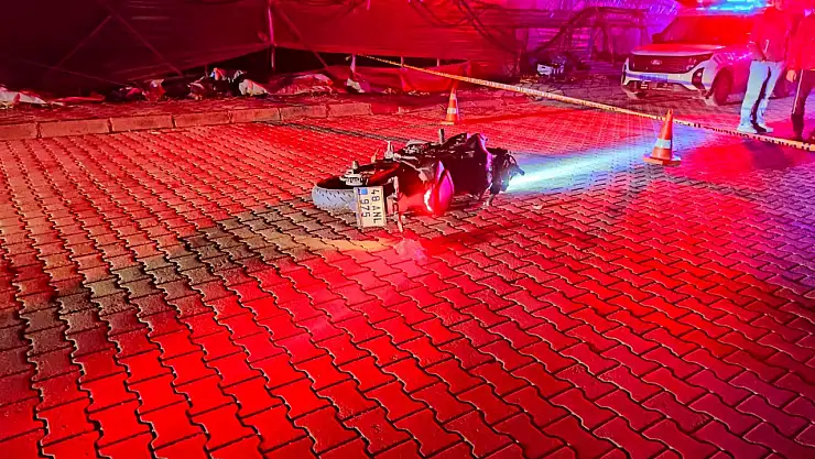 Motosiklet kontrolden çıktı, 16 yaşındaki sürücü metrelerce sürüklendi: 1 ölü