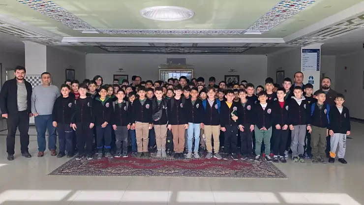 MÜFTÜLÜKTEN ÖĞRENCİLERE ANLAMLI HEDİYE