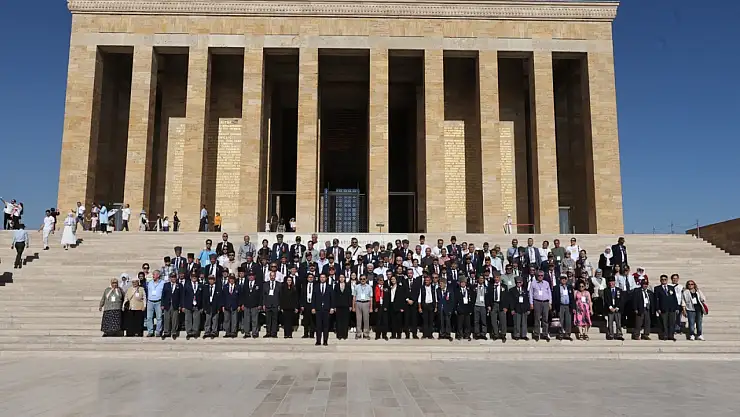 Muğla Büyükşehir Belediyesi, şehit yakını ve gazileri Anıtkabir'e götürdü