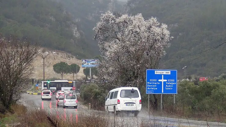 MUĞLA'DA BEKLENEN YAĞIŞ BAŞLADI