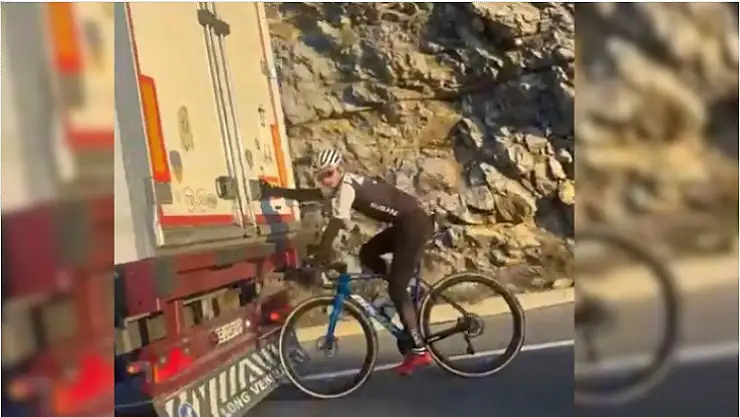 Muğla'da bisiklet ile tehlikeli yolculuk