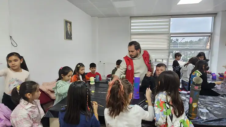 Muğla'da Çocuklardan Sokak Hayvanlarına Karşı Duyarlı Davranış