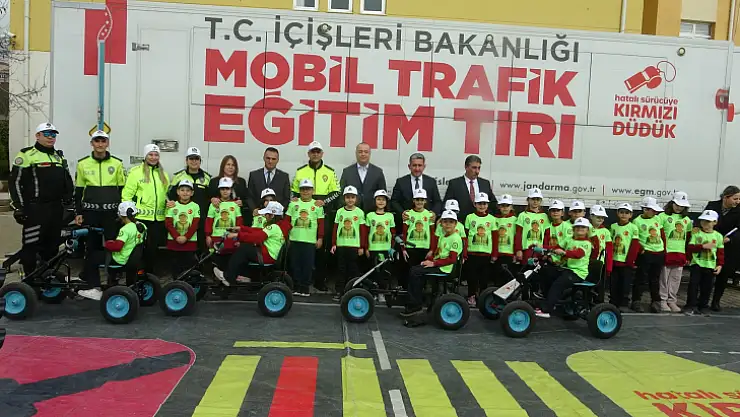MUĞLA'DA ÖĞRENCİLERE MOBİL TRAFİK TIRI İLE TRAFİK EĞİTİMLERİ VERİLİYOR