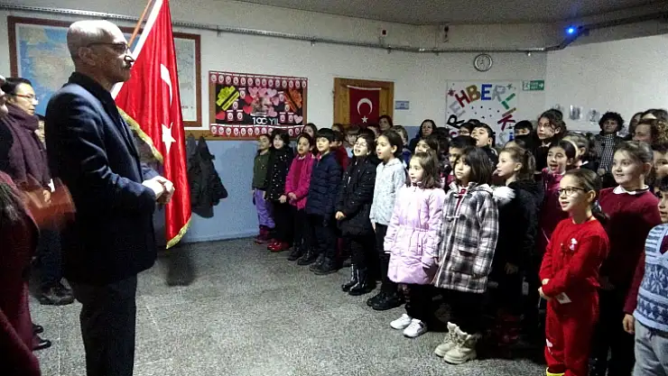 Muğla'da Okullarda Şehitler İçin Saygı Duruşunda Bulunuldu