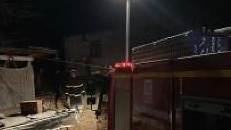 MUĞLA'DA PSİKOLOJİK SORUNLARI OLAN VATANDAŞ EVİNİ ATEŞE VERİP KAÇTI