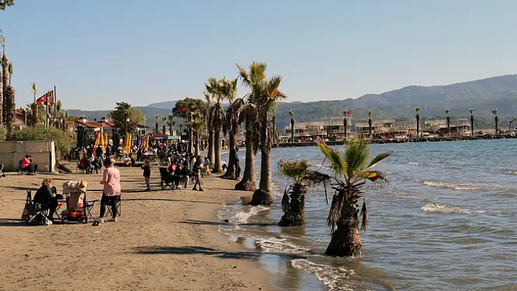 Muğla'da Sahiller Yazdan Kalma Günleri Yaşıyor