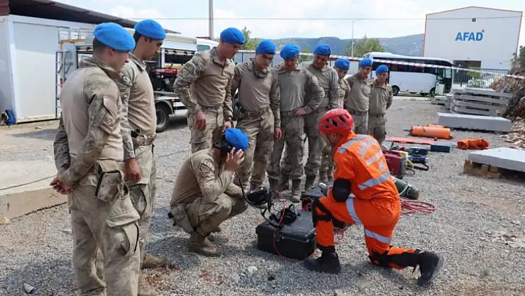 Muğla İl Jandarma Komutanlığı'nda depremde arama kurtarma eğitimi verildi