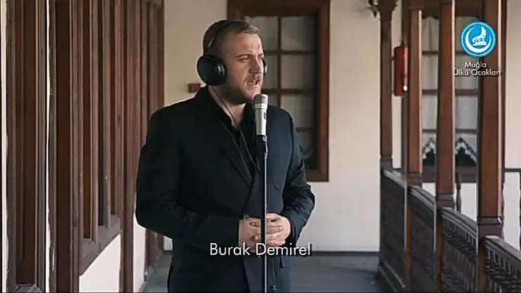 Muğla Ülkü Ocakları Atatürk için çalıp söyledi