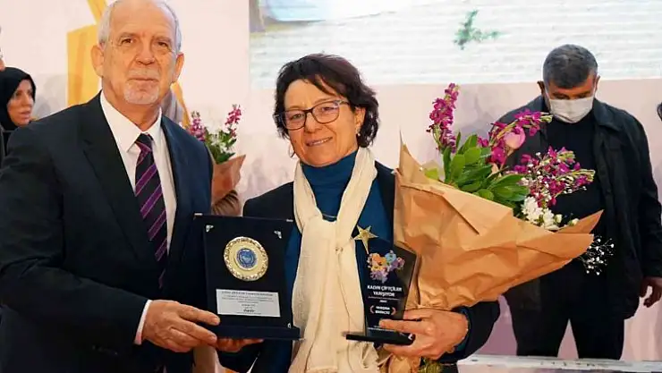 Muğlalı kadın çiftçi bilgi yarışmasında birinci oldu