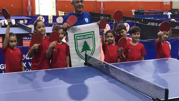 Muğlaspor'lu minikler madalyaları topladı