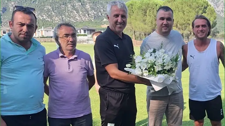 Muğlaspor'a sezon öncesi 48 Gençlik taraftarları destek verdi