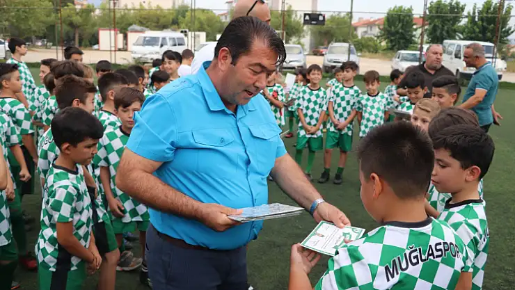 MUĞLASPOR YAZ FUTBOL OKULU'NUN MEZUNİYET TÖRENİ YAPILDI