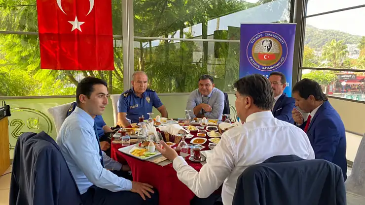 MUHTARLAR KAHVALTIDA BULUŞTU