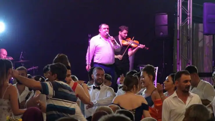 MUHTEŞEM DÜĞÜN İLE DÜNYA EVİNE GİRDİLER