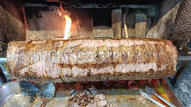 Murat Güneş: 'Yatık Dönerin Sırrı Odun Ateşinde'