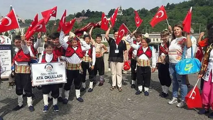 MUTLUYUZ  GURURLUYUZ