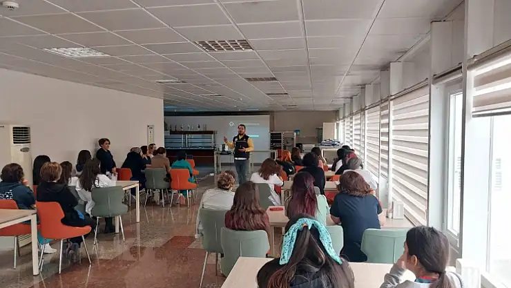 Narkotik hastane personeline uyuşturucu eğitimi verdi