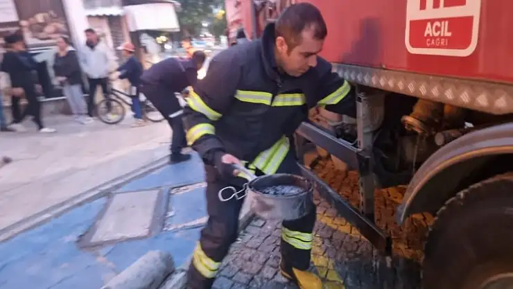 Ocakta unutulan tava evi yakıyordu