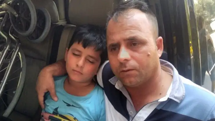 Oğlunun tedavi masraflarını karşılayabilmek için yetkililerden yardım istiyor