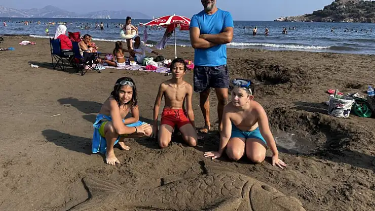 Öğrenciler Sarıgerme'de kumdan heykeller yaptılar