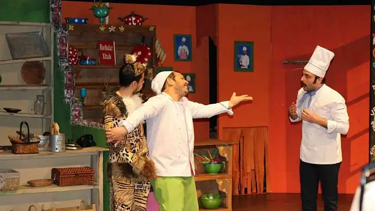 Öğrenciler tiyatroyla buluşmaya devam ediyor