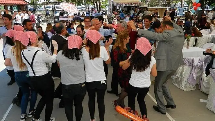 Öğrenciler Ve Öğretmenler  Stress Attılar