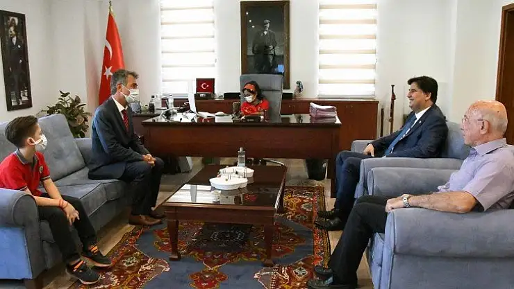 Öğrencilerden Karaca'ya ilköğretim haftası ziyareti