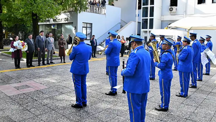 ÖĞRETMENLERE BANDOLU KARŞILAMA