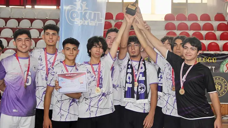 Okul sporları voleybol turnuvası düzenlendi