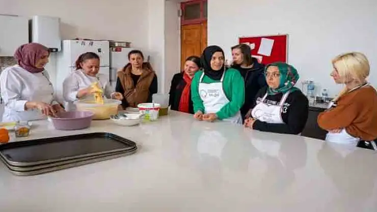 OLGUNLAŞMA ENSTİTÜSÜ'NDEKİ ETKİNLİK, DEPREMZEDE KADINLARA MORAL OLDU