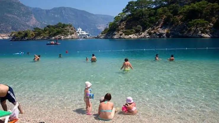 Ölüdeniz'de yaşanan yoğunluk dikkat çekti