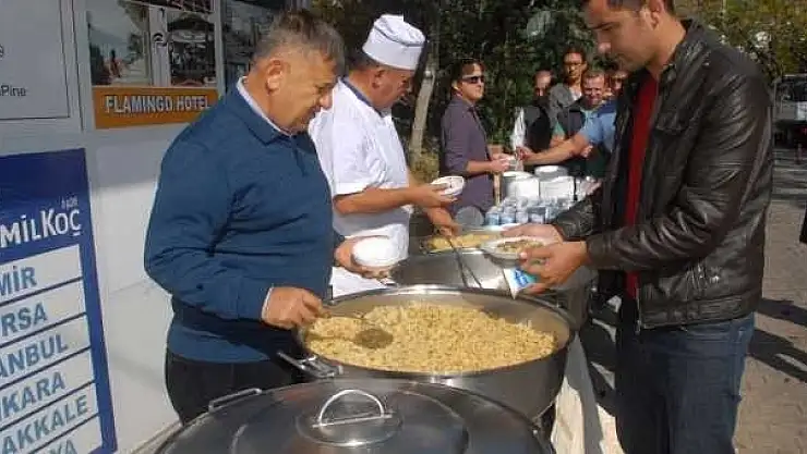 ÖLÜDENİZ TURİZMCİLERİNDEN ŞÜKÜR YEMEĞİ