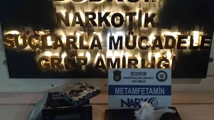 Oto teybinde uyuşturucu sevkiyatı polise takıldı