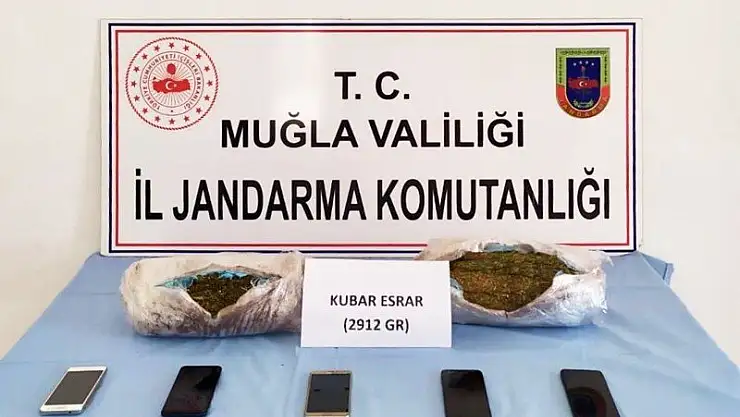 OTOBÜS KOLTUĞUNDA UYUŞTURUCU SEVKİYATI