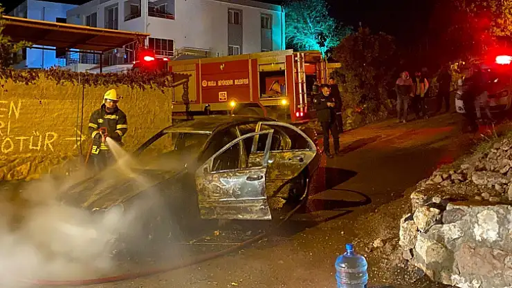 OTOMOBİL, ALEV ALEV YANDI