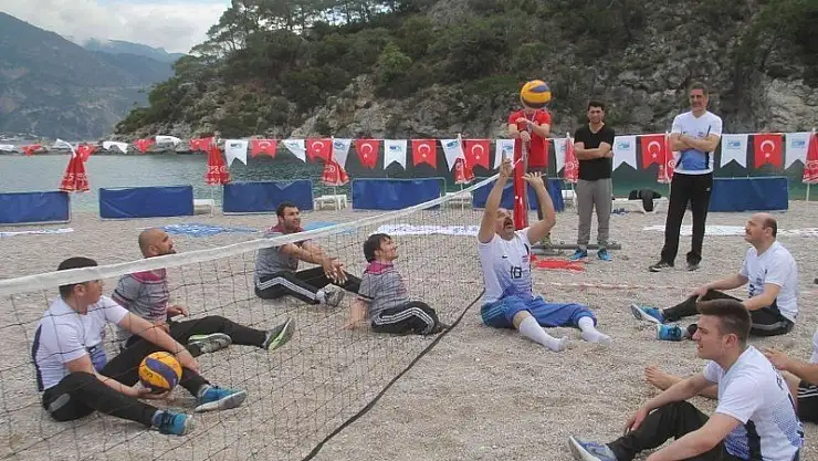 Oturarak Voleybol Oynadılar
