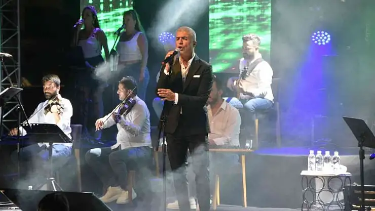 Özcan Deniz'den unutulmaz gece